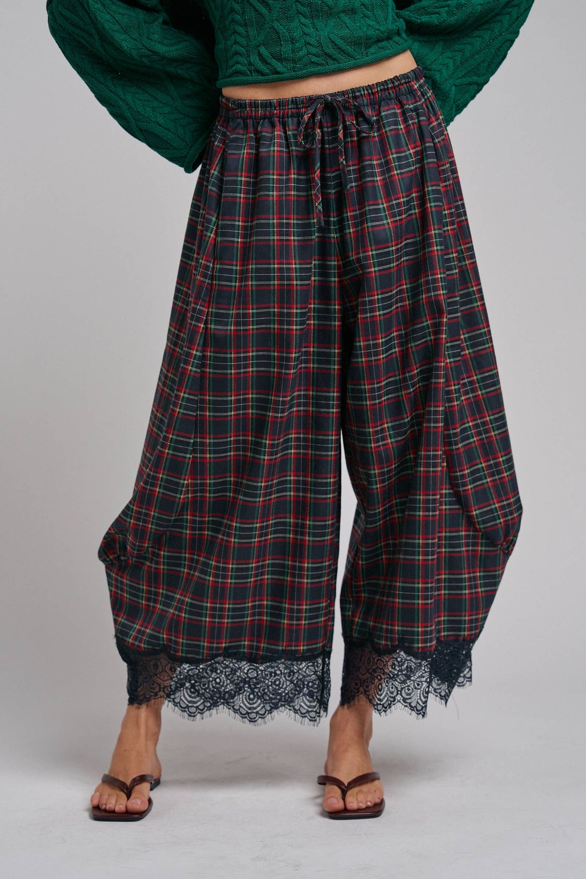 CHRISTMAS PLAID LEG PANTS WITH DELICATE LACE HEM_JLB80092-05