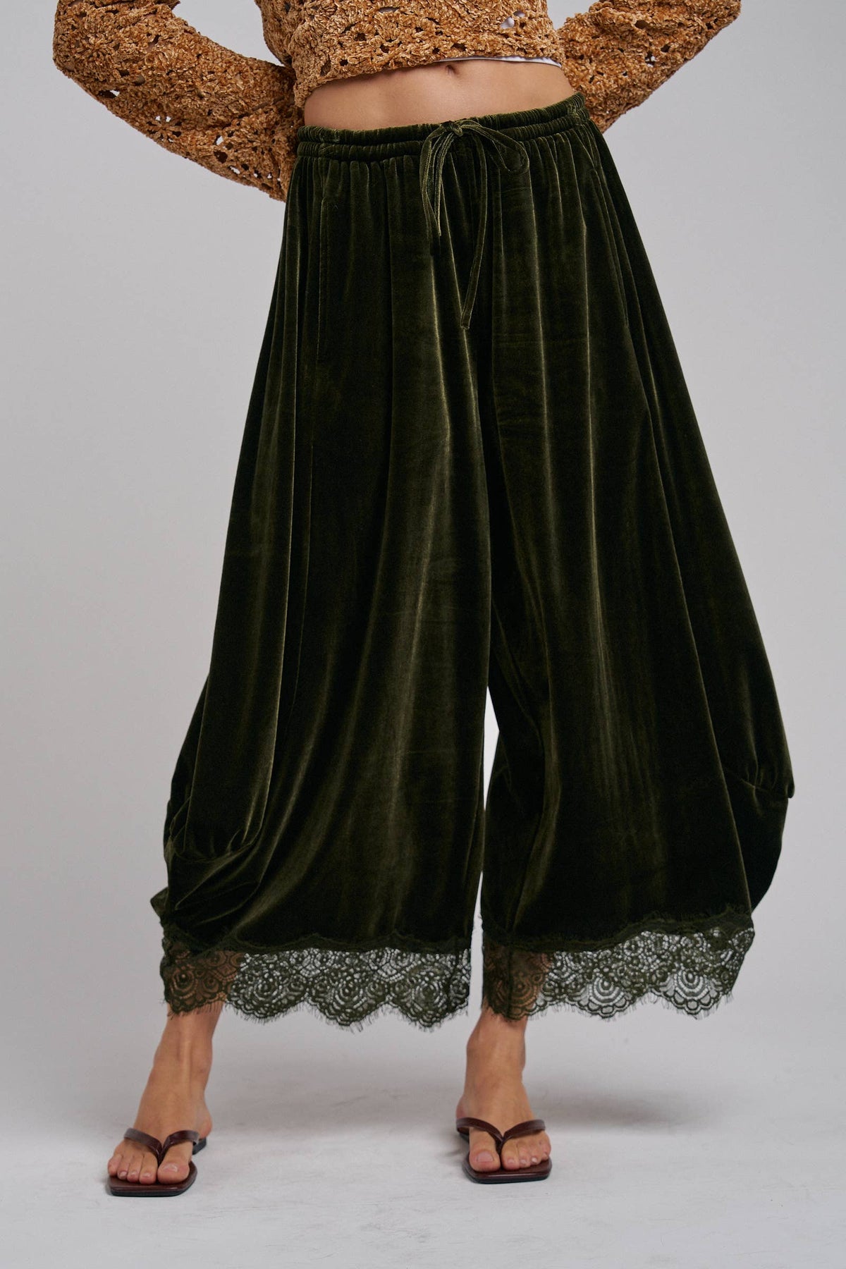 HOLIDAY VELVET FLOWY WIDE BALLOON LEG PANTS_JLB80092-02