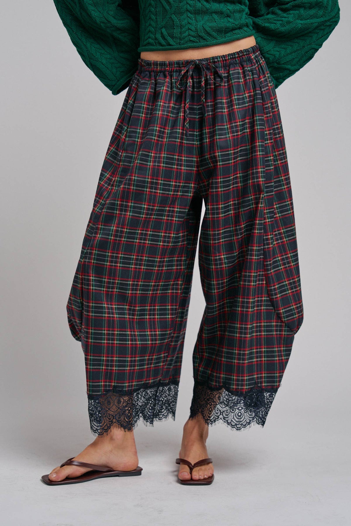 CHRISTMAS PLAID LEG PANTS WITH DELICATE LACE HEM_JLB80092-05