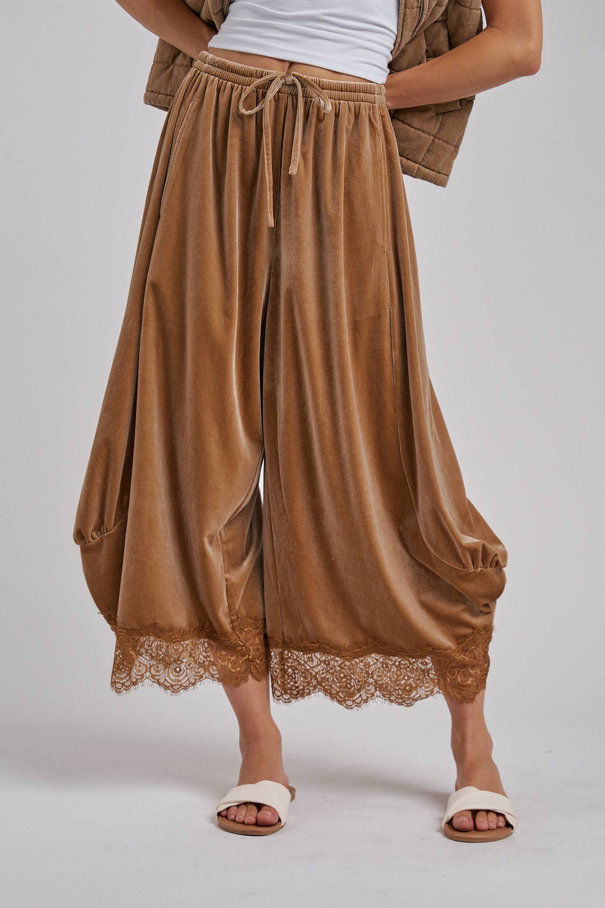 HOLIDAY VELVET FLOWY WIDE BALLOON LEG PANTS_JLB80092-02