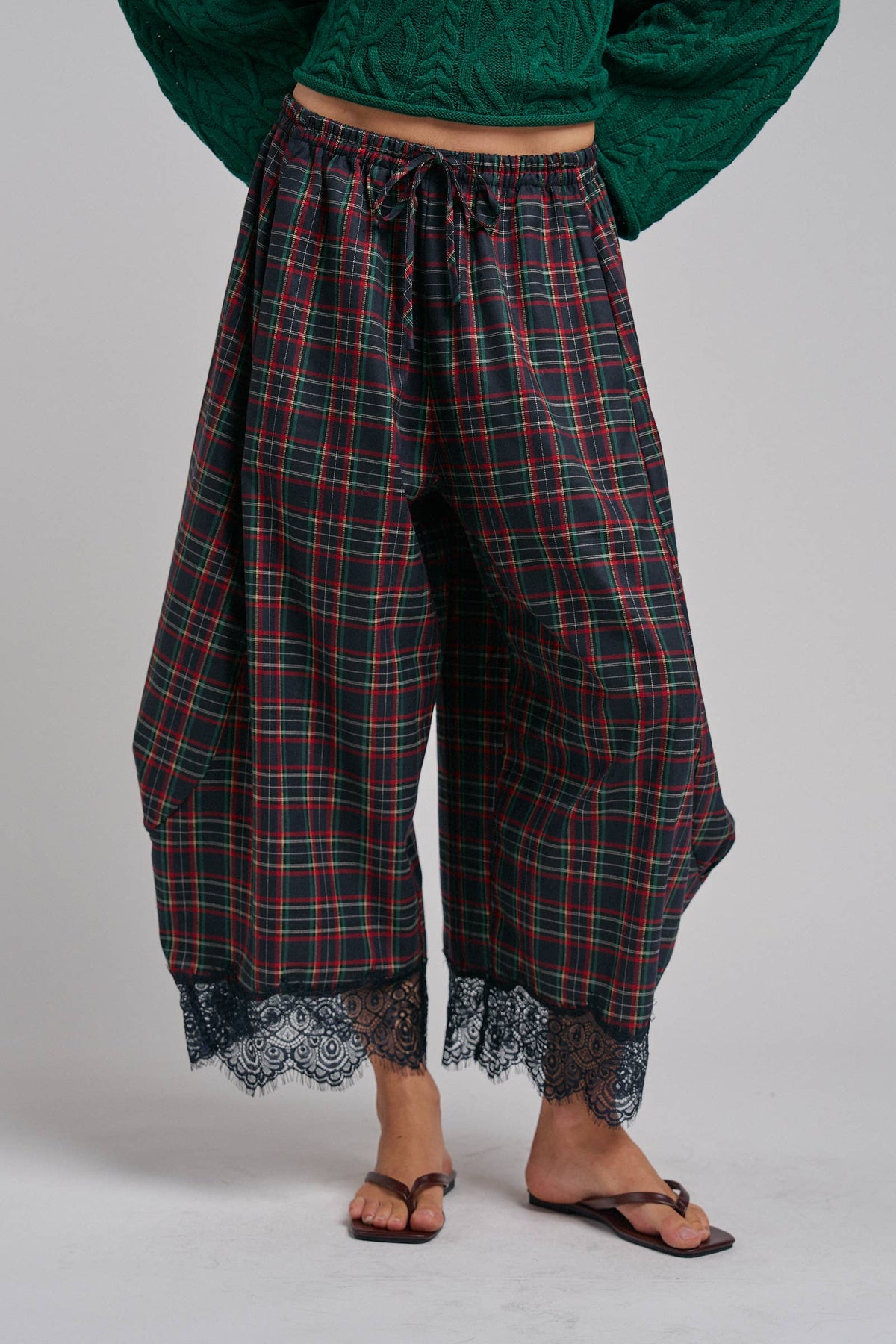 CHRISTMAS PLAID LEG PANTS WITH DELICATE LACE HEM_JLB80092-05