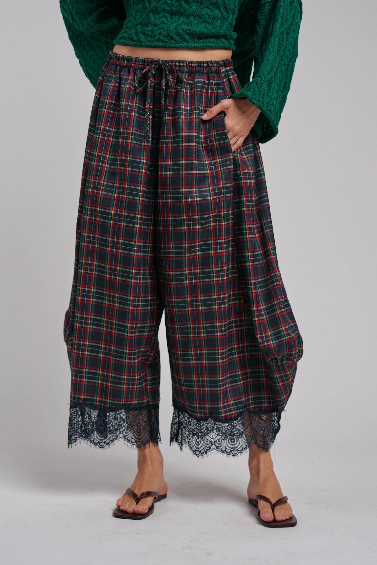 CHRISTMAS PLAID LEG PANTS WITH DELICATE LACE HEM_JLB80092-05