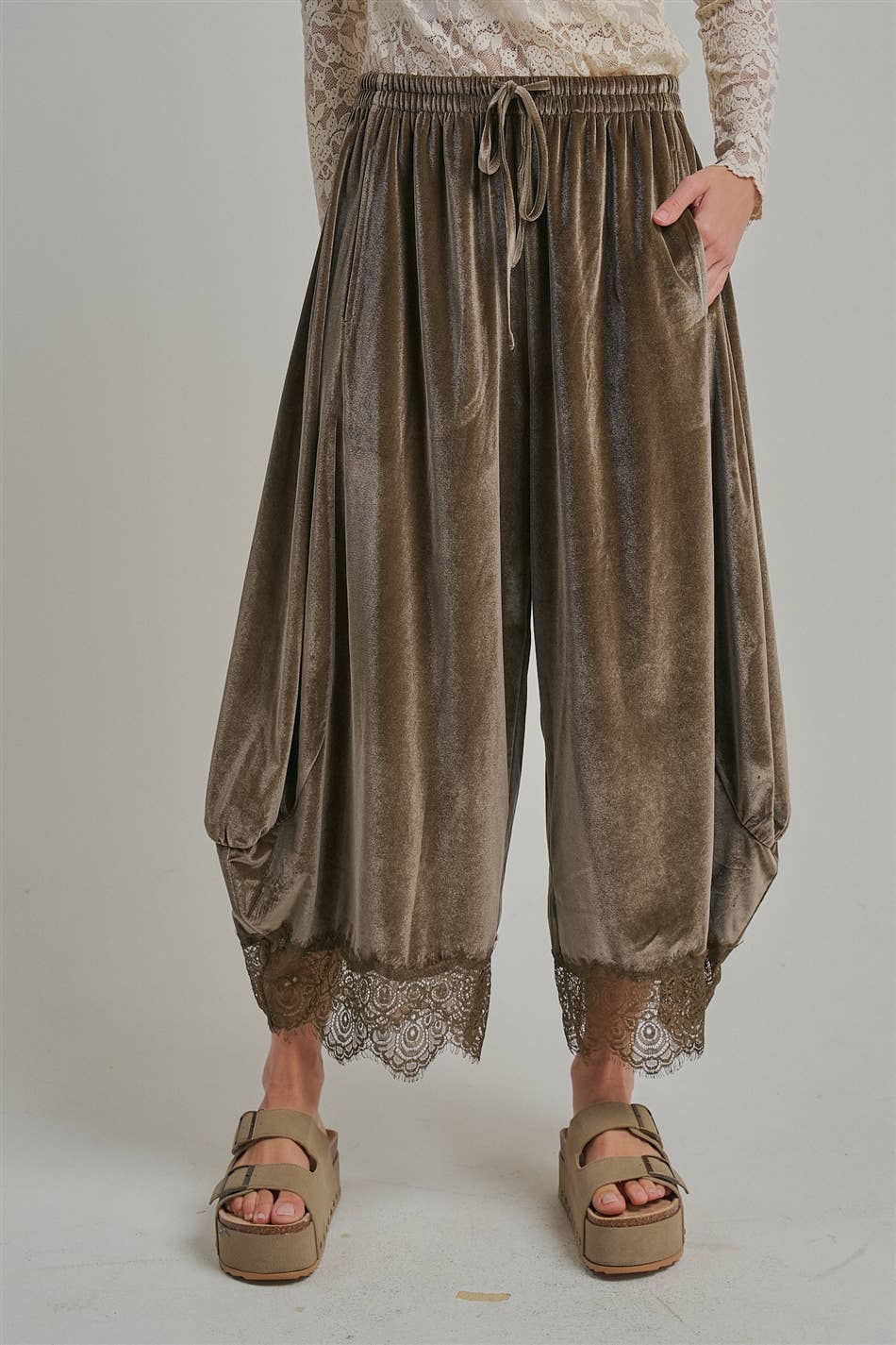 HOLIDAY VELVET FLOWY WIDE BALLOON LEG PANTS_JLB80092-02