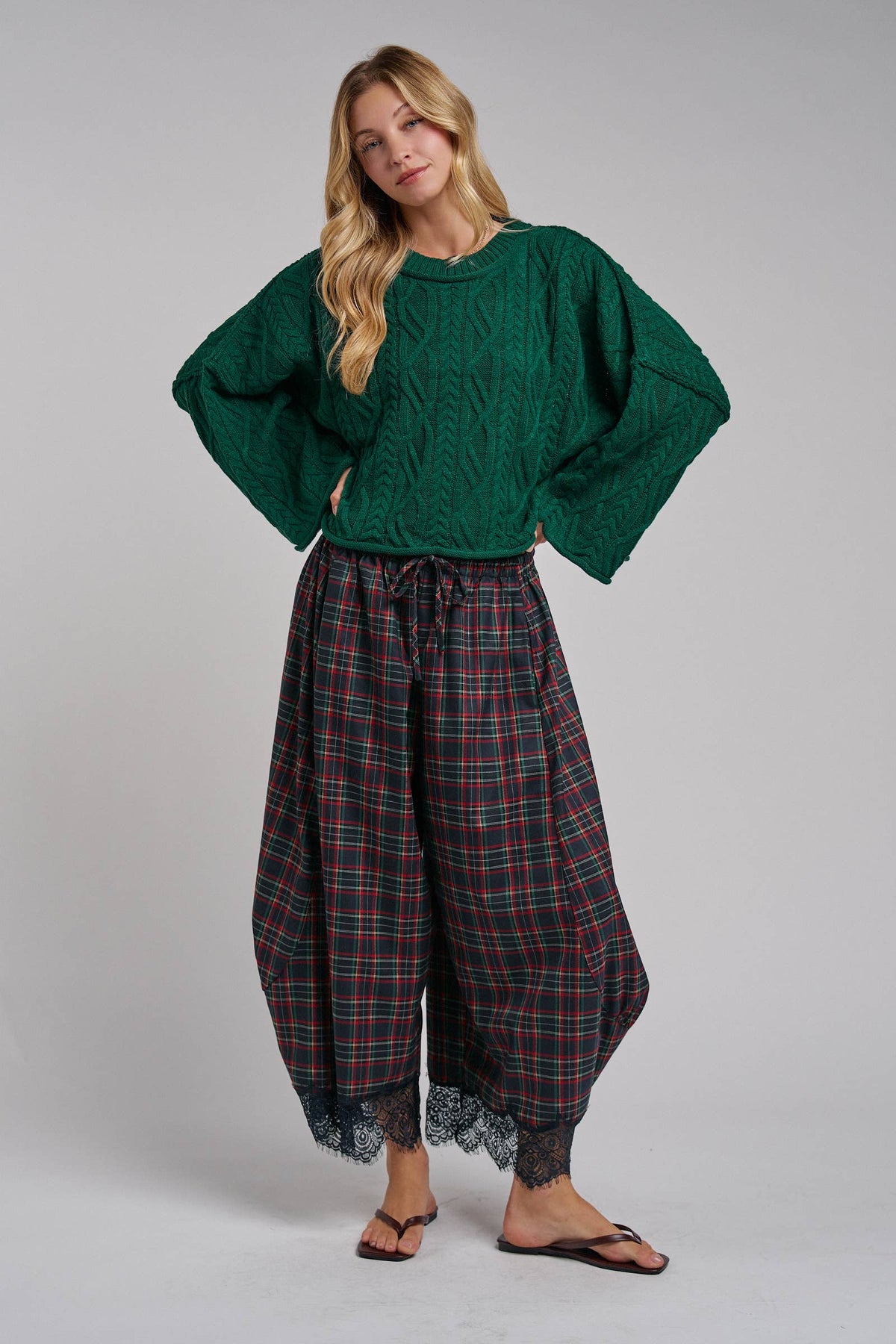 CHRISTMAS PLAID LEG PANTS WITH DELICATE LACE HEM_JLB80092-05