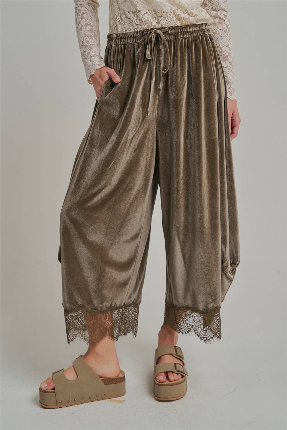 HOLIDAY VELVET FLOWY WIDE BALLOON LEG PANTS_JLB80092-02