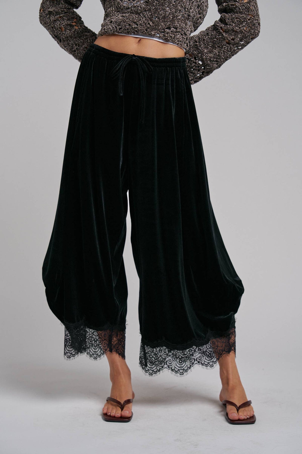 HOLIDAY VELVET FLOWY WIDE BALLOON LEG PANTS_JLB80092-02